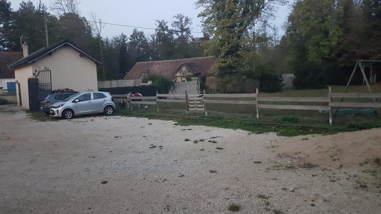 Bed and Breakfast Le Betrot Estissac Exterior foto